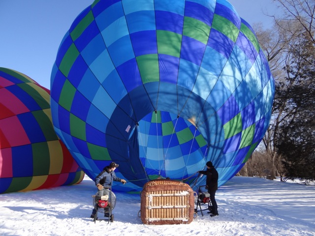 IMG_2269 Two people and a blue hot air balloon